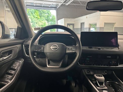 Used 2026 Nissan Rogue SL AWD/4WD image 38
