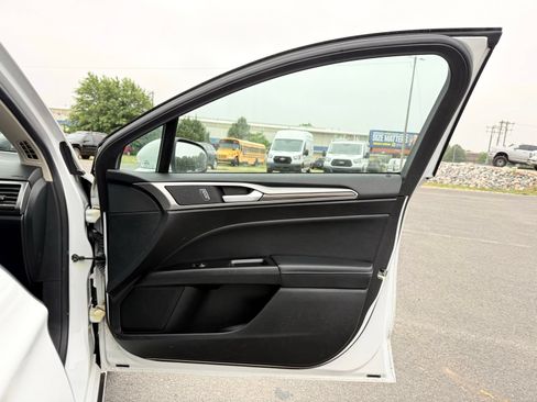 Used 2018 Ford Fusion SE w/ Equipment Group 602A FWD image 21