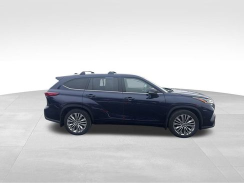 Used 2022 Toyota Highlander Platinum image 6