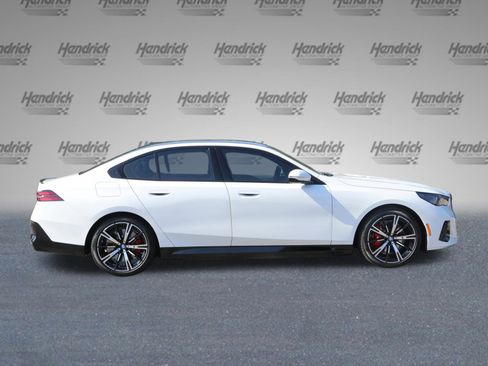 New 2026 BMW 550e xDrive image 9