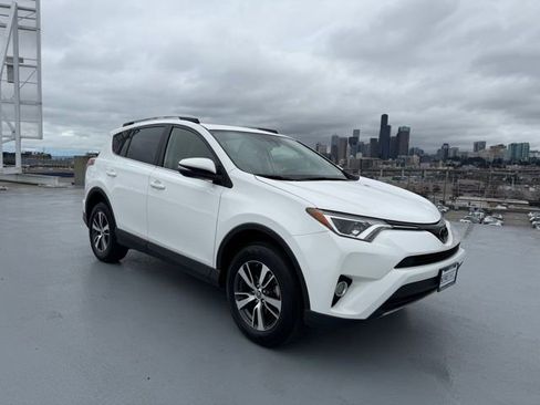 Used 2017 Toyota RAV4 XLE image 1