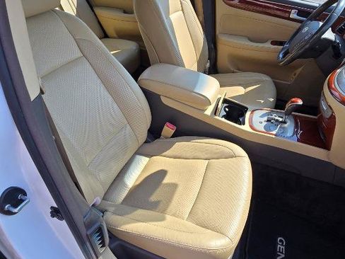 Used 2013 Hyundai Genesis 3.8 RWD image 15