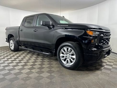 Used 2023 Chevrolet Silverado 1500 Custom image 2