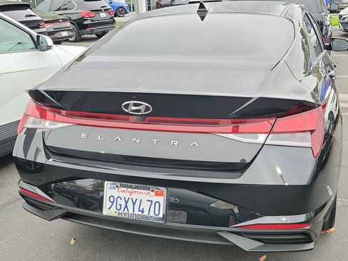 Used 2023 Hyundai Elantra SEL w/ Convenience Package FWD image 4