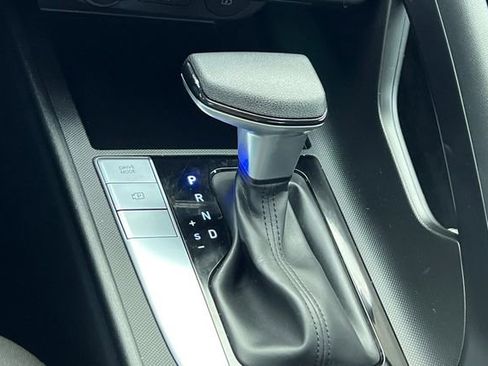 Used 2024 Hyundai Elantra SEL image 23