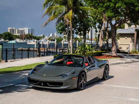 Used 2014 Ferrari 458 Spider RWD image 4