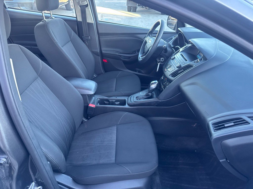 Used 2015 Ford Focus SE FWD image 32