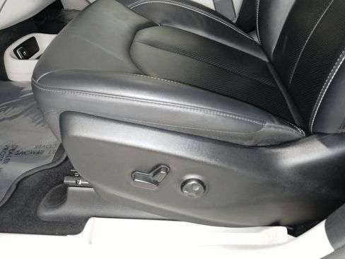 Used 2024 Chrysler Pacifica Touring-L FWD image 17