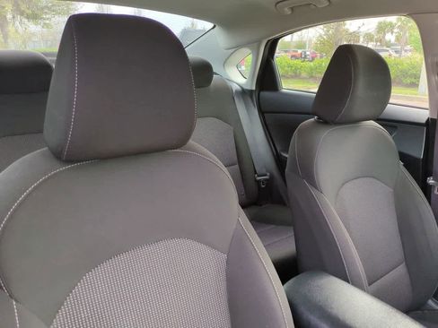 Used 2021 Kia Forte LXS image 7