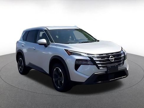 Used 2025 Nissan Rogue SV AWD/4WD image 3