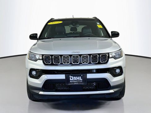 Used 2025 Jeep Compass Limited AWD/4WD image 3