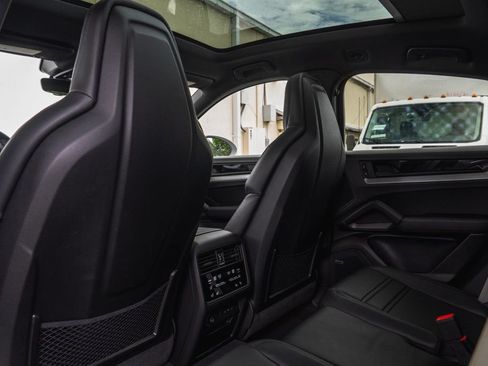 Used 2025 Porsche Cayenne Coupe AWD/4WD image 20