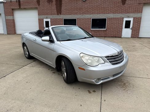 Used 2009 Chrysler Sebring Limited FWD image 3