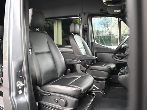 Used 2020 Mercedes-Benz Sprinter 2500 image 23