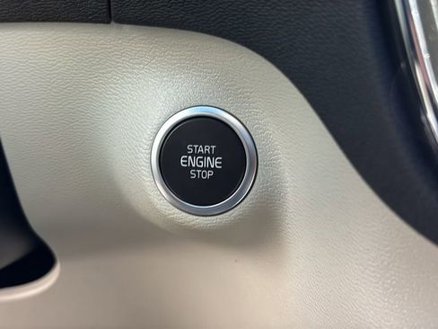 Certified 2026 Volvo XC40 B5 Plus AWD/4WD image 14
