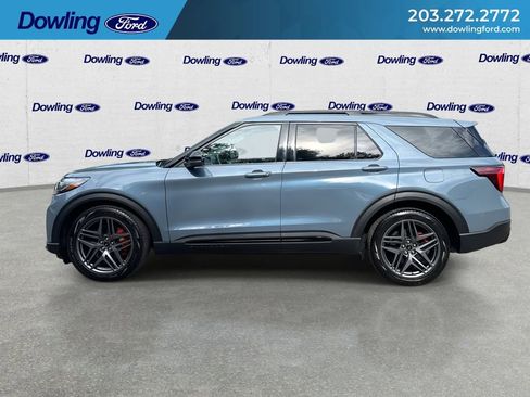 Used 2025 Ford Explorer ST AWD/4WD image 5