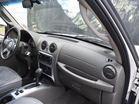 Used 2005 Jeep Liberty Limited AWD/4WD image 24