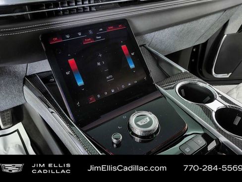 Certified 2025 Cadillac Escalade ESV V w/ LPO, ONYX Package AWD/4WD image 19