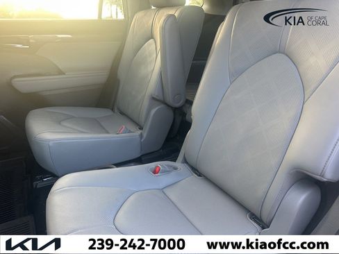 Used 2020 Toyota Highlander Platinum image 6