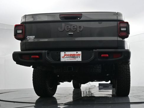 Used 2025 Jeep Gladiator Rubicon AWD/4WD image 35