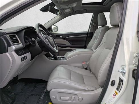Used 2017 Toyota Highlander Limited image 17