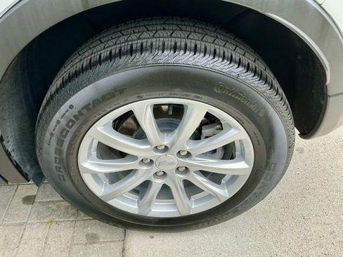 Used 2022 Cadillac XT4 Luxury w/ Cold Weather Package FWD image 13