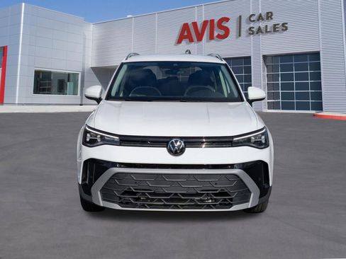 Used 2025 Volkswagen Taos SE FWD image 2