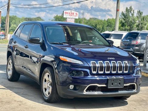 Used 2016 Jeep Cherokee Sport FWD image 1