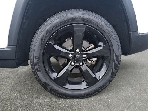 Certified 2024 Jeep Grand Cherokee Limited w/ Black Appearance Package image 32