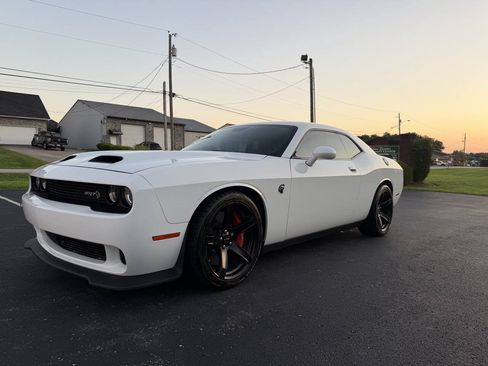 Used 2019 Dodge Challenger SRT Hellcat w/ Laguna Leather Package RWD image 2