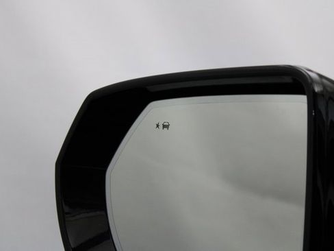 Used 2022 GMC Yukon XL Denali w/ Denali Premium Package image 29