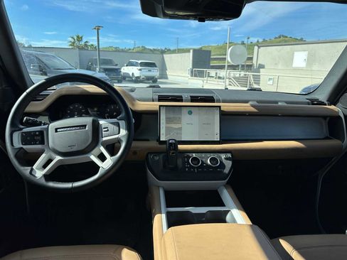 Used 2025 Land Rover Defender 110 X-Dynamic SE image 11