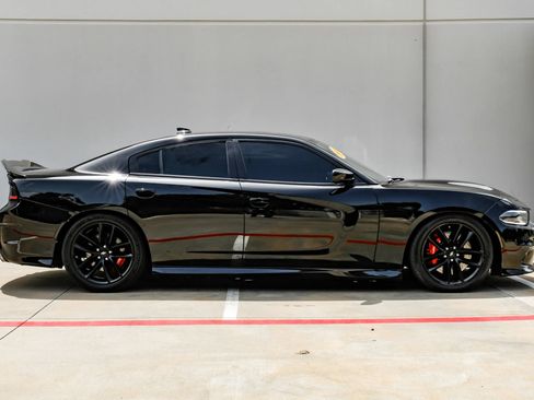 Used 2018 Dodge Charger SRT RWD image 7