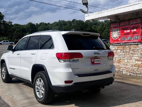 Used 2018 Jeep Grand Cherokee Laredo AWD/4WD image 4