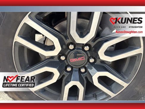 Used 2024 GMC Sierra 1500 AT4 w/ Technology Package AWD/4WD image 6
