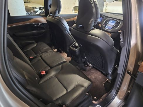 Certified 2023 Volvo XC90 B6 Plus image 9