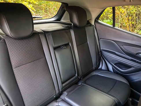 Used 2022 Buick Encore Preferred image 24