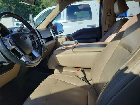 Used 2017 Ford F150 Lariat w/ Equipment Group 501A Mid RWD image 17