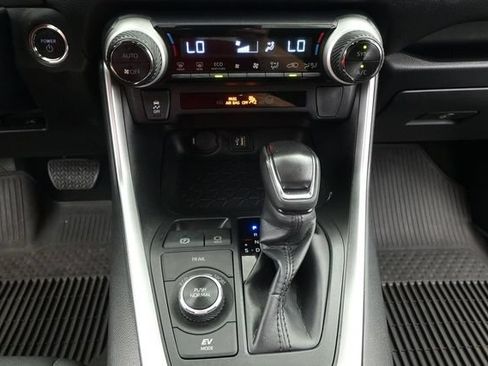 Used 2023 Toyota RAV4 SE AWD/4WD image 7