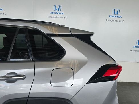 Used 2021 Toyota RAV4 Limited image 15