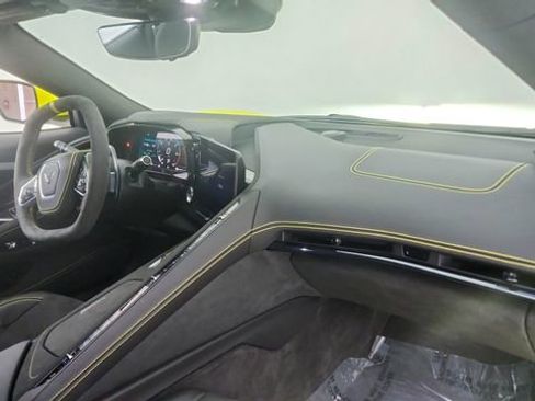 Used 2024 Chevrolet Corvette Stingray Premium Conv w/ Z51 Performance Package image 25