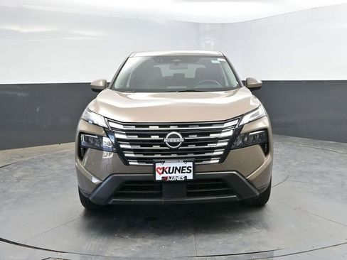 Used 2025 Nissan Rogue SV AWD/4WD image 2