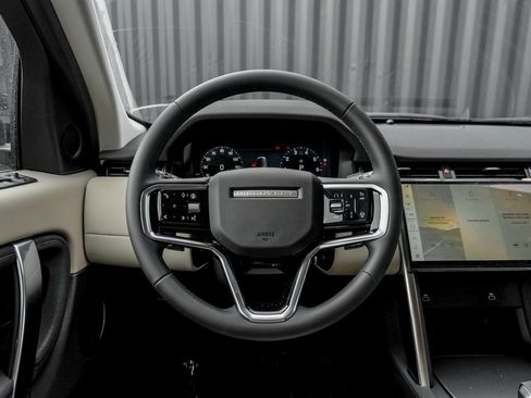 Certified 2025 Land Rover Discovery Sport S image 18