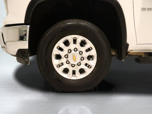 Used 2024 Chevrolet Silverado 2500 LT image 7