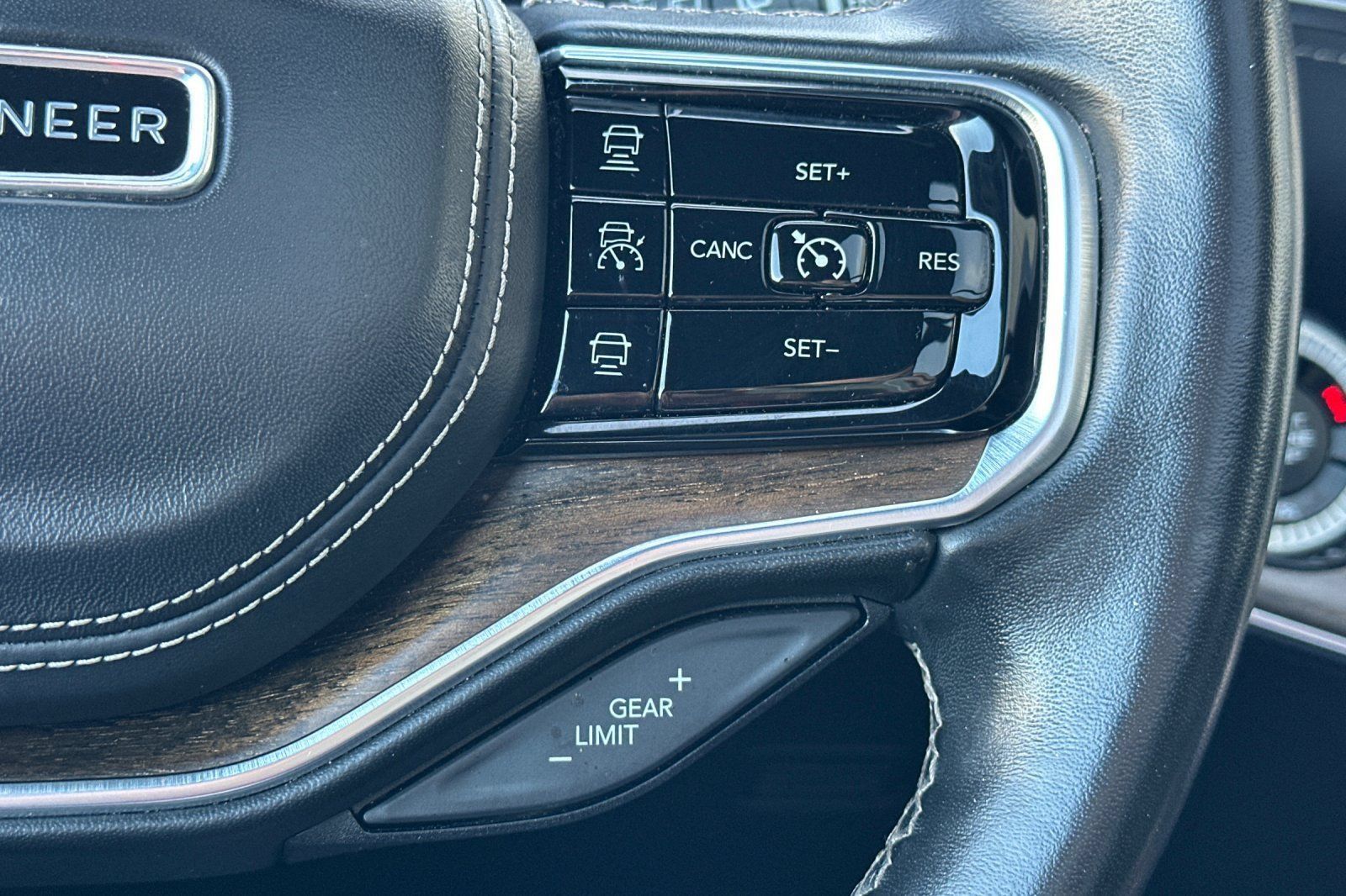 Used 2023 Jeep Grand Wagoneer Series II AWD/4WD image 35