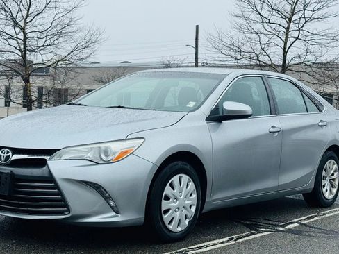 Used 2016 Toyota Camry LE FWD image 1
