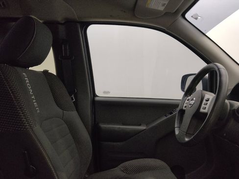 Used 2018 Nissan Frontier Desert Runner image 21