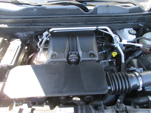 Used 2024 Chevrolet Colorado ZR2 w/ Technology Package AWD/4WD image 27