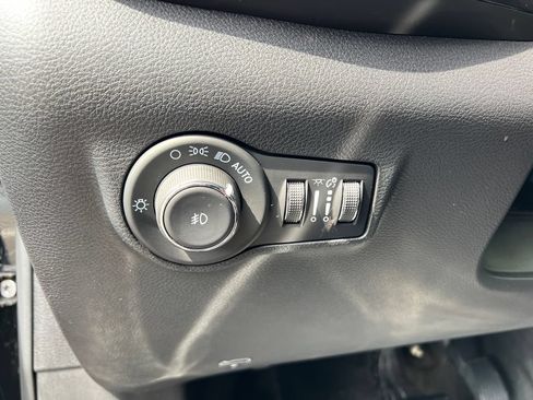 Used 2022 Jeep Compass Trailhawk w/ Trailhawk Convenience Group AWD/4WD image 12