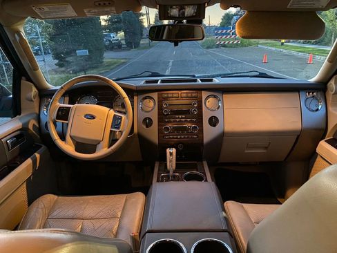 Used 2014 Ford Expedition EL XLT w/ Equipment Group 202A image 10